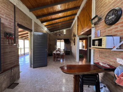 Venta de casa en Tala Huasi con piscina y excelentes vistas.