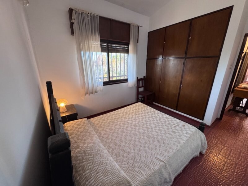 Venta de chalet en Tala Huasi, tres dormitorios.