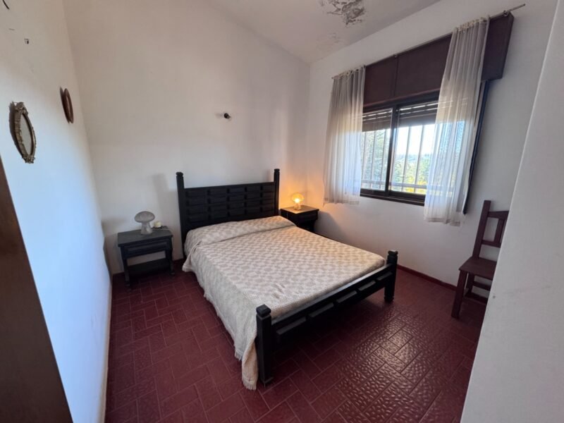 Venta de chalet en Tala Huasi, tres dormitorios.