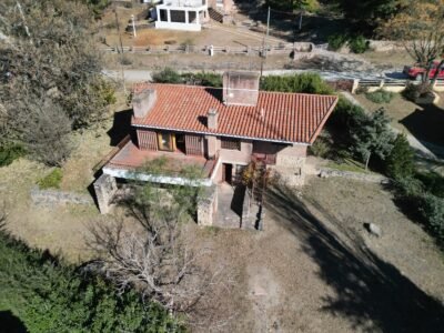 Venta de chalet en Tala Huasi, tres dormitorios.