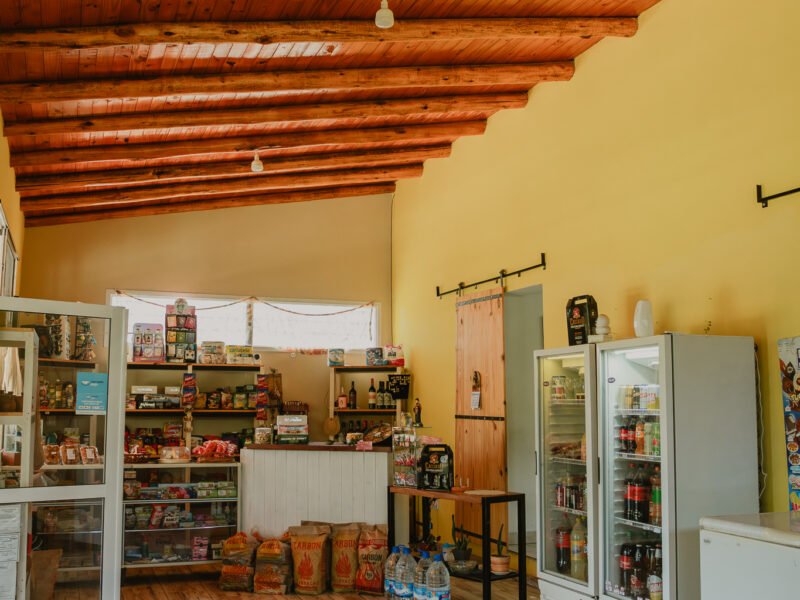 Venta de local comercial en San Antonio de Arredondo. Las Jarillas sobre la ruta.