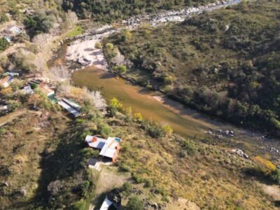 Venta de casa en Tala Huasi con piscina y excelentes vistas.