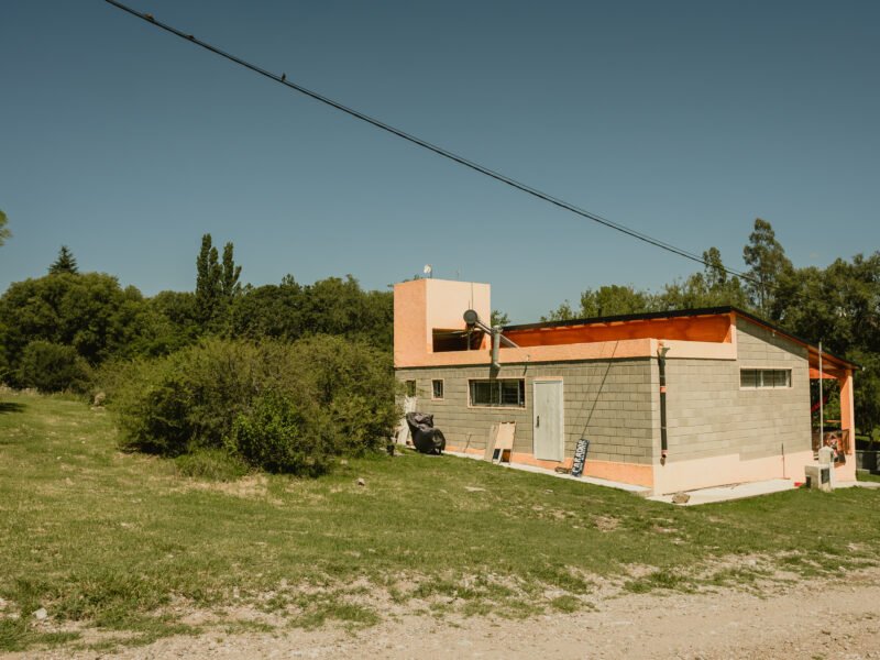 Venta de local comercial en San Antonio de Arredondo. Las Jarillas sobre la ruta.