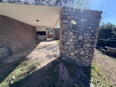 Venta de chalet en Tala Huasi, tres dormitorios.