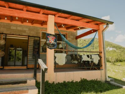 Venta de local comercial en San Antonio de Arredondo. Las Jarillas sobre la ruta.