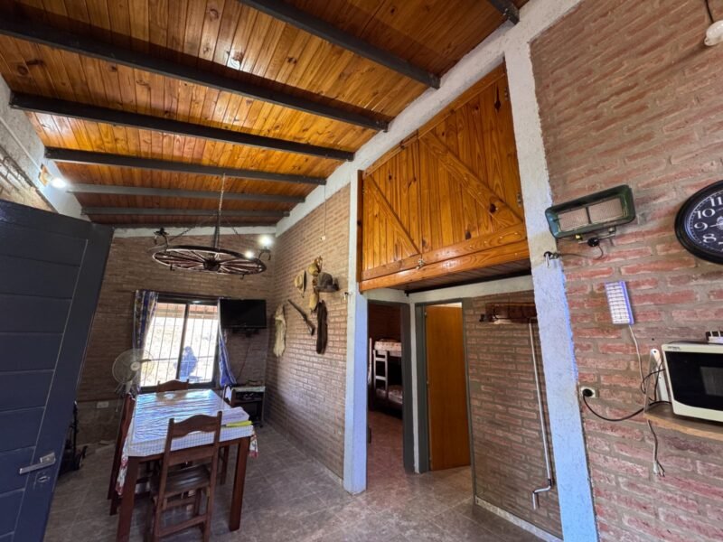 Venta de casa en Tala Huasi con piscina y excelentes vistas.