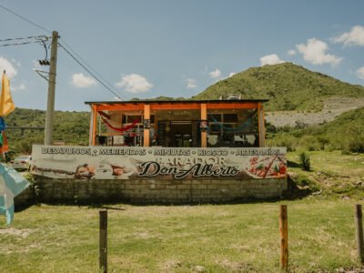 Venta de local comercial en San Antonio de Arredondo. Las Jarillas sobre la ruta.