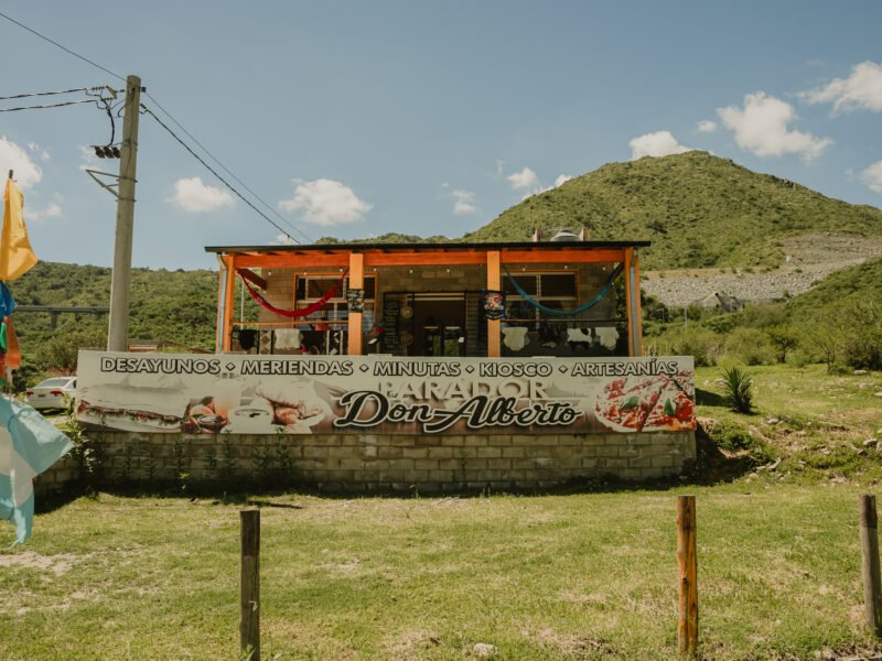Venta de local comercial en San Antonio de Arredondo. Las Jarillas sobre la ruta.
