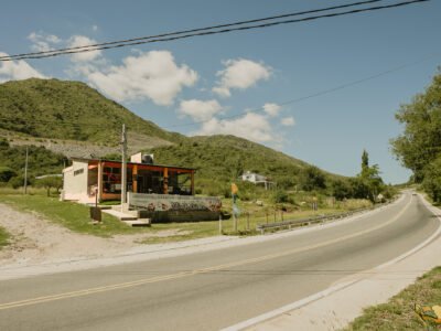 Venta de local comercial en San Antonio de Arredondo. Las Jarillas sobre la ruta.