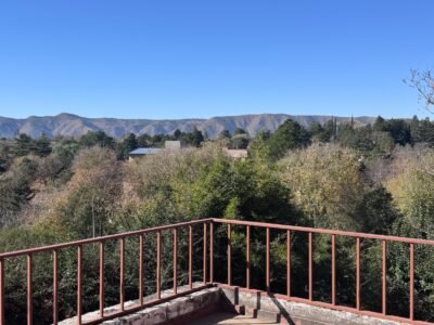 Venta de chalet en Tala Huasi, tres dormitorios.