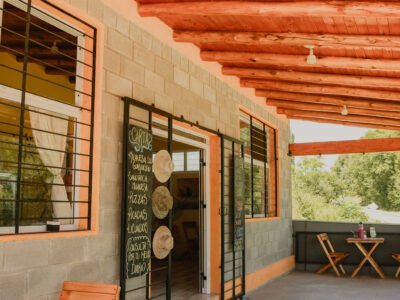 Venta de local comercial en San Antonio de Arredondo. Las Jarillas sobre la ruta.