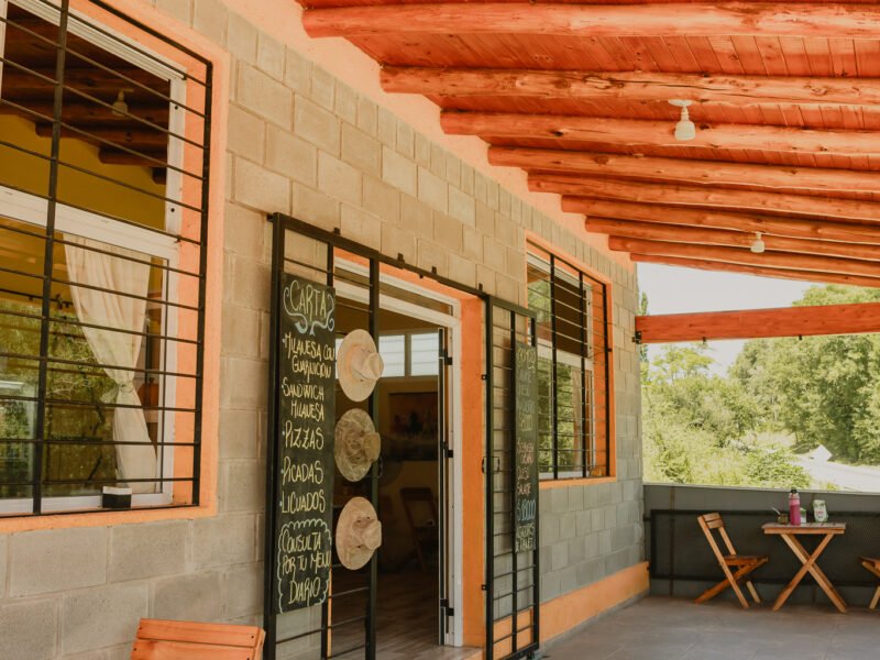 Venta de local comercial en San Antonio de Arredondo. Las Jarillas sobre la ruta.