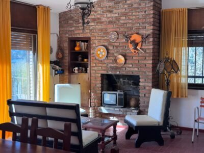 Venta de chalet en Tala Huasi, tres dormitorios.