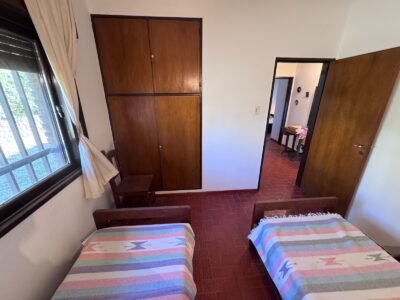 Venta de chalet en Tala Huasi, tres dormitorios.