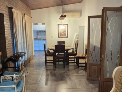 Venta de propiedad en Cuesta Blanca con piscina.