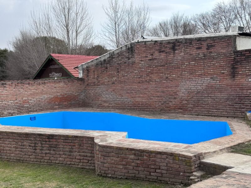 Casa con pileta en Villa Carlos Paz, a 50 mts del río y a minutos del centro. Apta Crédito.