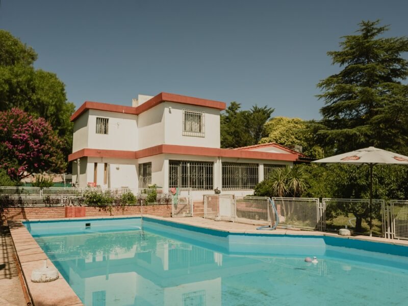 Gran casa en venta. Ideal para inversión. San Antonio de Arredondo.