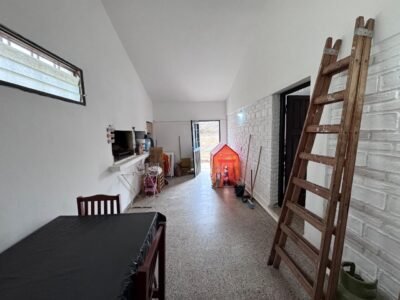 Casa con pileta en Villa Carlos Paz, a 50 mts del río y a minutos del centro. Apta Crédito.