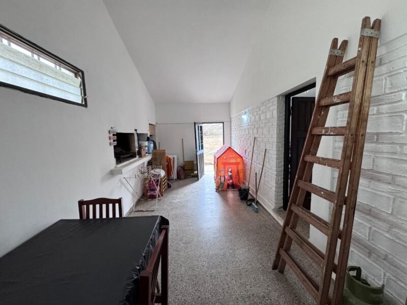 Casa con pileta en Villa Carlos Paz, a 50 mts del río y a minutos del centro. Apta Crédito.