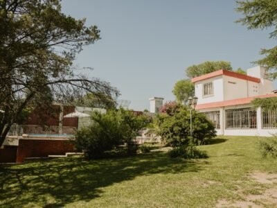 Gran casa en venta. Ideal para inversión. San Antonio de Arredondo.