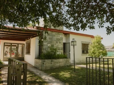 Gran casa en venta. Ideal para inversión. San Antonio de Arredondo.