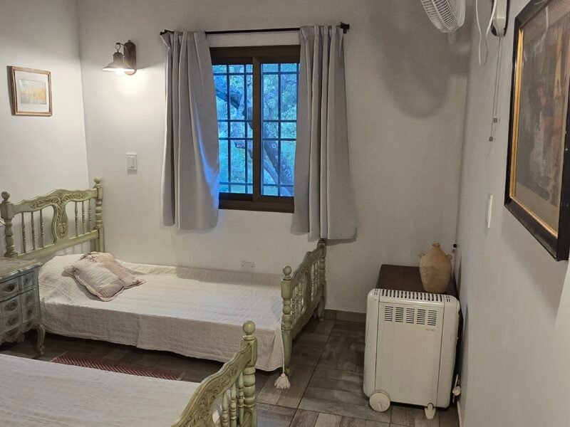 Venta de propiedad en Cuesta Blanca con piscina.