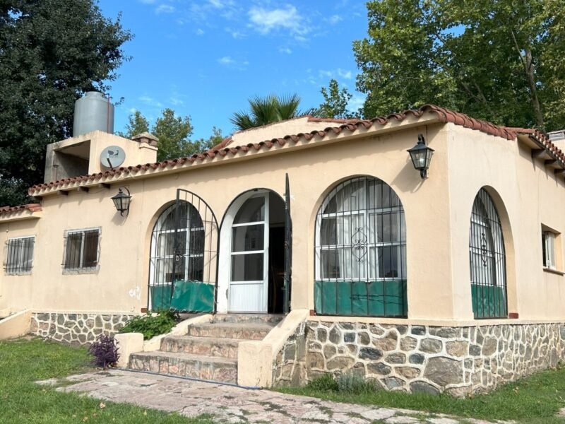 Oportunidad venta chalet, 3 dormitorios, con bajada al río. Icho Cruz