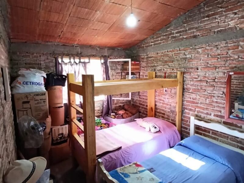 Oportunidad. Venta de casa a reciclar en San Antonio de Arredondo.