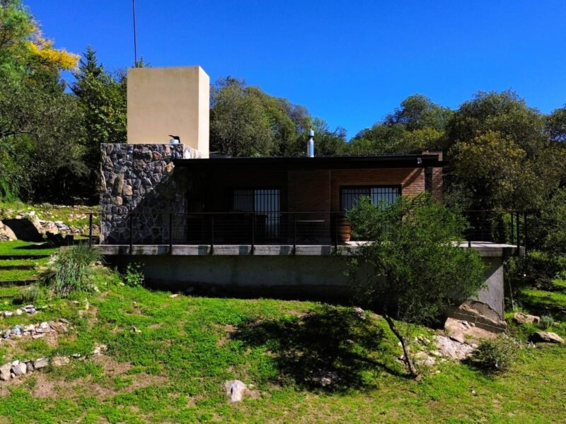 Venta de propiedad en Cuesta Blanca con piscina.