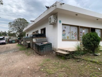 Venta de local comercial más galpón en Icho Cruz