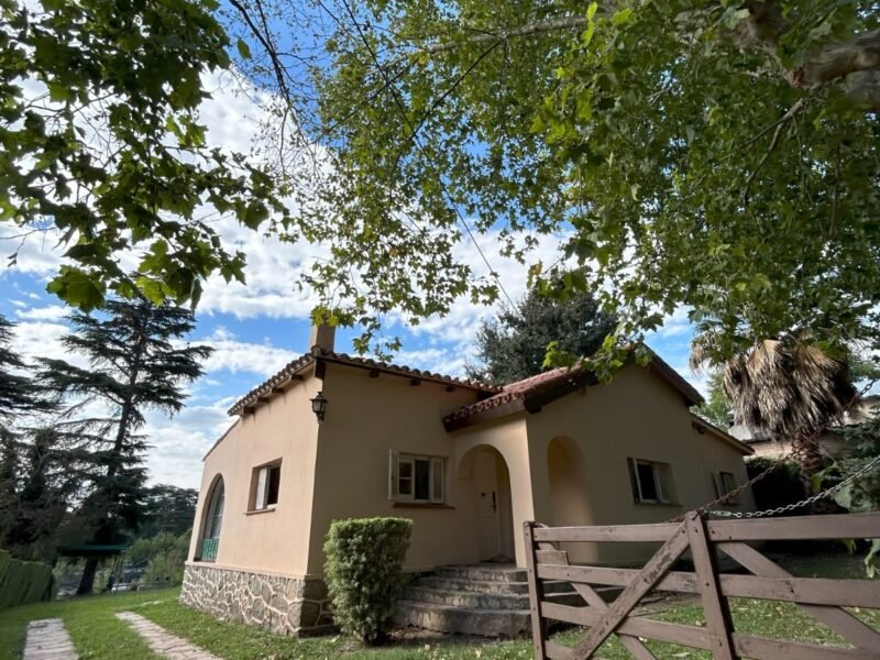 Oportunidad venta chalet, 3 dormitorios, con bajada al río. Icho Cruz