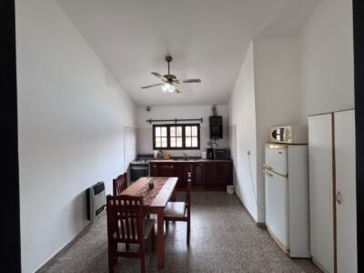 Casa con pileta en Villa Carlos Paz, a 50 mts del río y a minutos del centro. Apta Crédito.