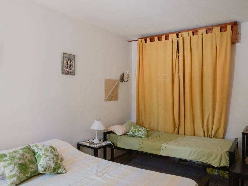 Gran casa en venta. Ideal para inversión. San Antonio de Arredondo.