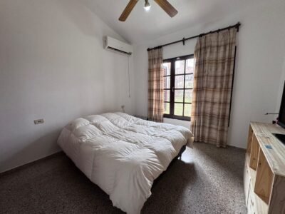 Casa con pileta en Villa Carlos Paz, a 50 mts del río y a minutos del centro. Apta Crédito.