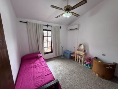 Casa con pileta en Villa Carlos Paz, a 50 mts del río y a minutos del centro. Apta Crédito.