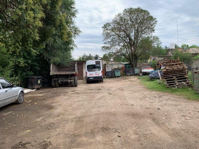 Venta de local comercial más galpón en Icho Cruz